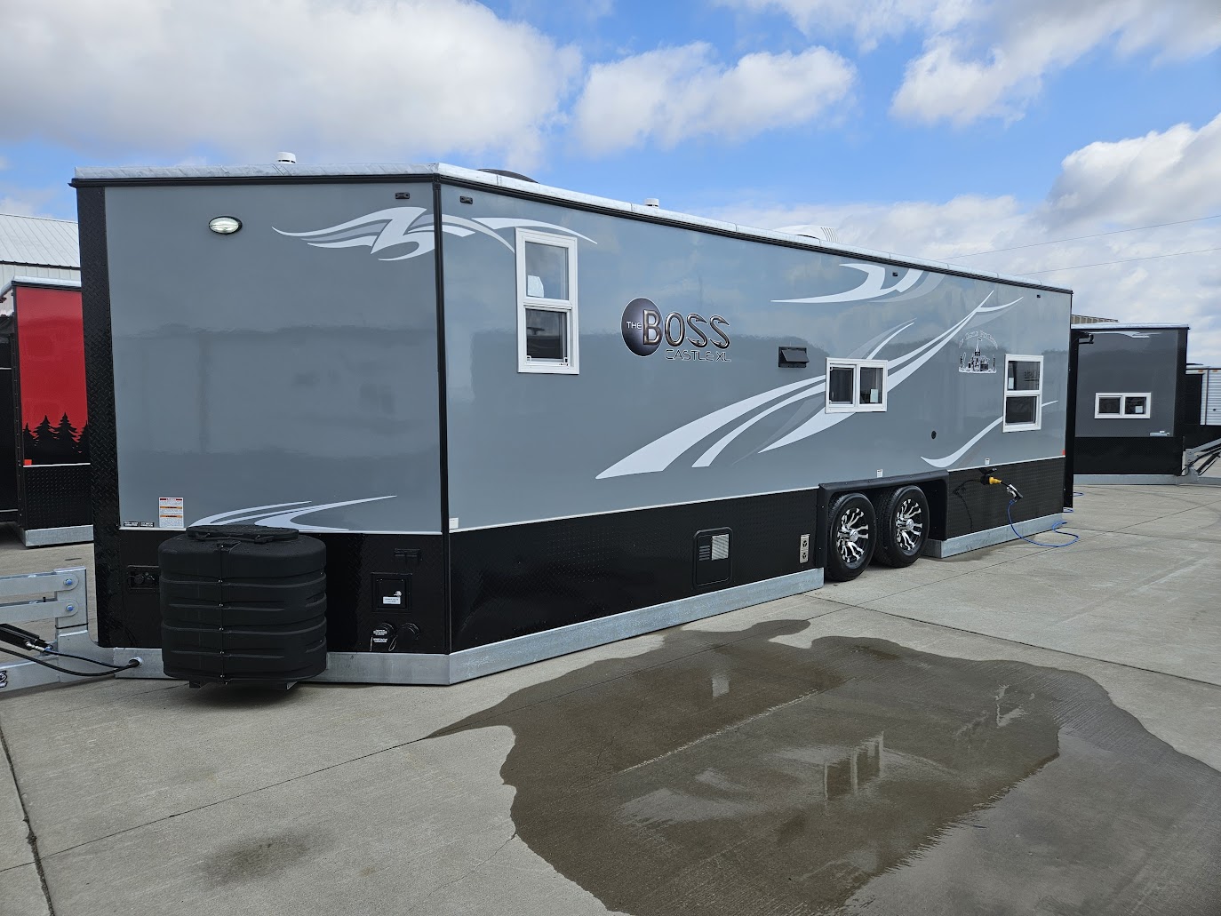 ラス1freezer ICE BURN フーディー sizeXL【BOSSCKM 2026 Ice Castle Boss XL 8x24 RV Camper & Fish House | Outdoorica