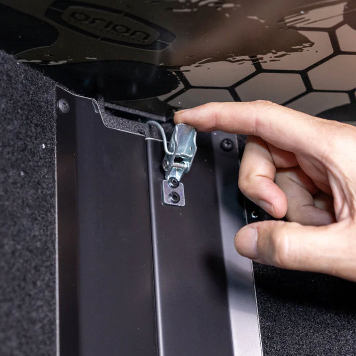 Orion hunting blind patented quick-latch system with no tools required