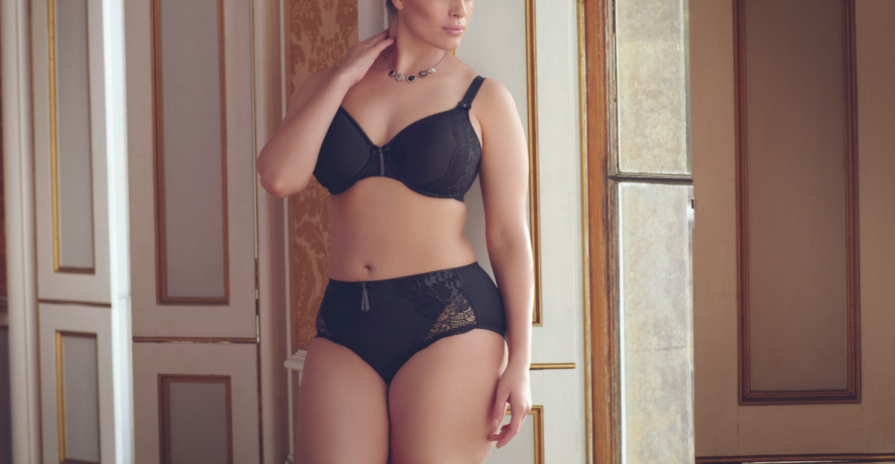 https://cdn11.bigcommerce.com/s-4ozhfndr18/images/stencil/1280x1280/products/2130/16651/AMELIA-BLACK-UNDERWIRED-BANDLESS-MOULDED-BRA-8740-BRIEF-8745-CONSUMER__91779.1637726033.jpg?c=1