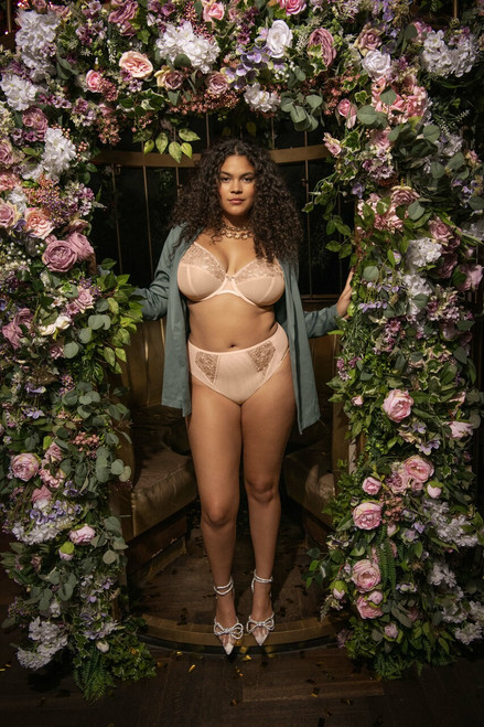 Namrah Underwire Bandless Plunge Bra in Pale Blush (PAU)