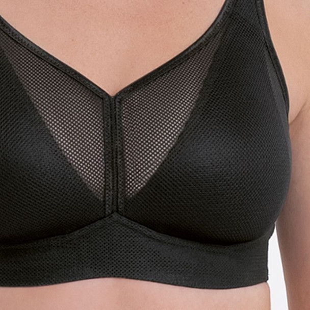 Air Control Delta Pad Sports Bra in Black
