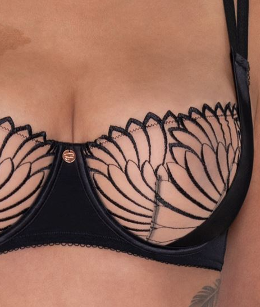 closeup of Fallen Angel by Scantilly