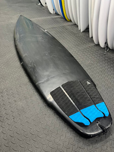 5'8 Bird's Black Spray C#293 SURF      USED BOARD