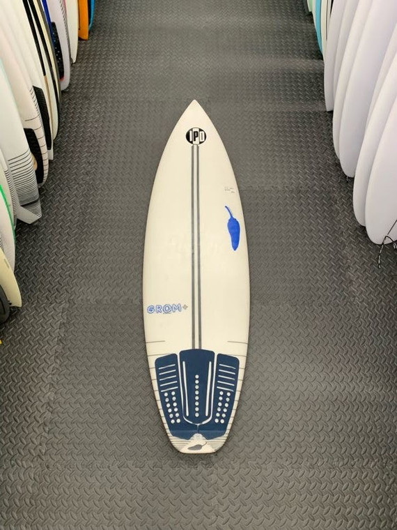 5'4 Chili Grom Fcs2 26.9L C#970 18 1/8 x 2 1/8 SURF      USED BOARD