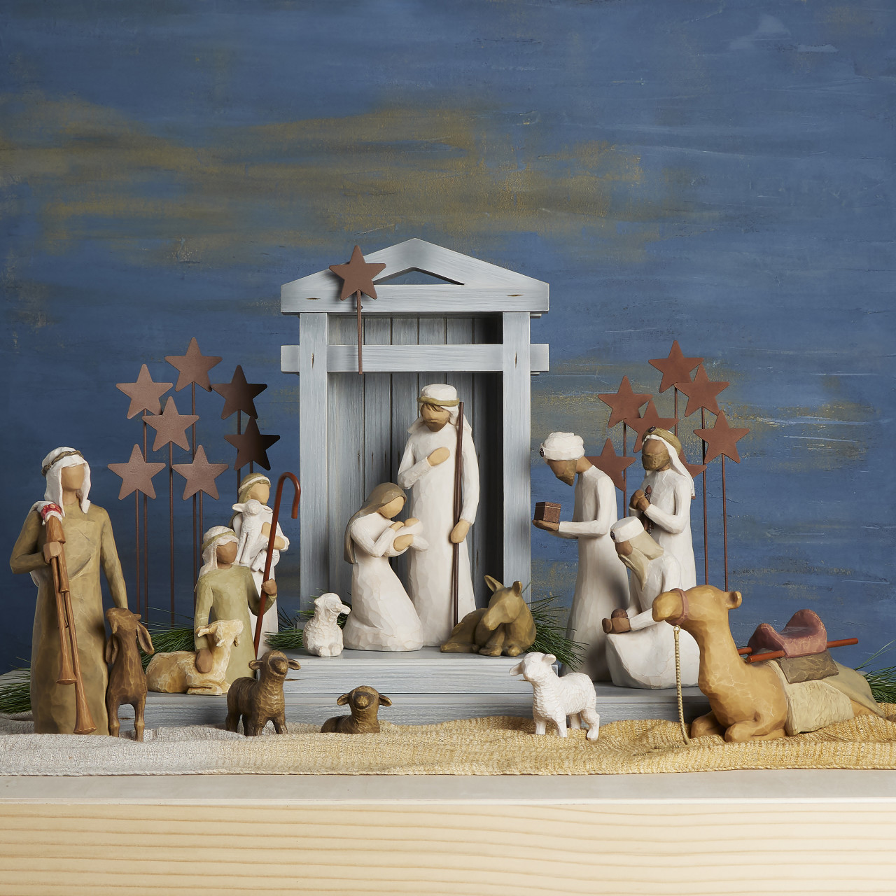 Nativity Deluxe plus Metal Stars and Zampognaro, 17-piece Set thumbnail