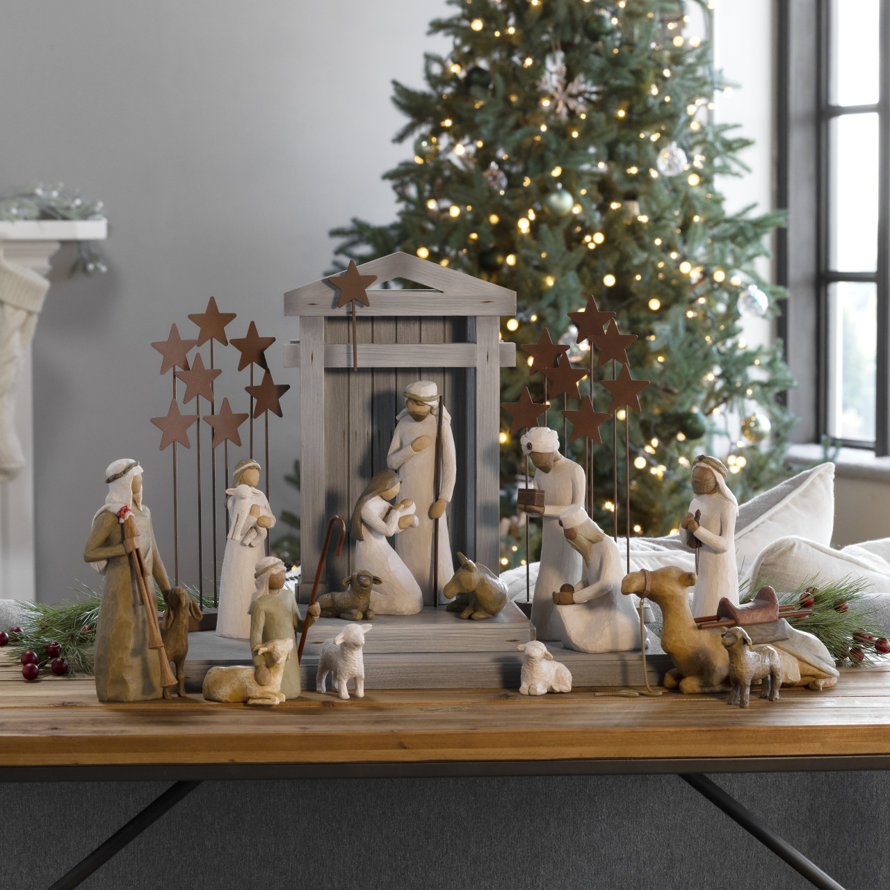 Nativity Deluxe plus Metal Stars and Zampognaro, 17-piece Set thumbnail