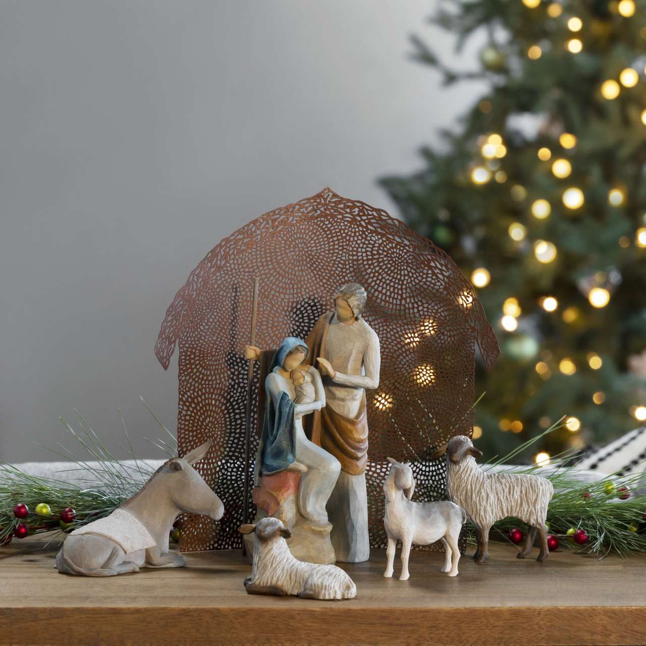 The Holy Family Complete Small-scale 6-piece Nativity Set thumbnail