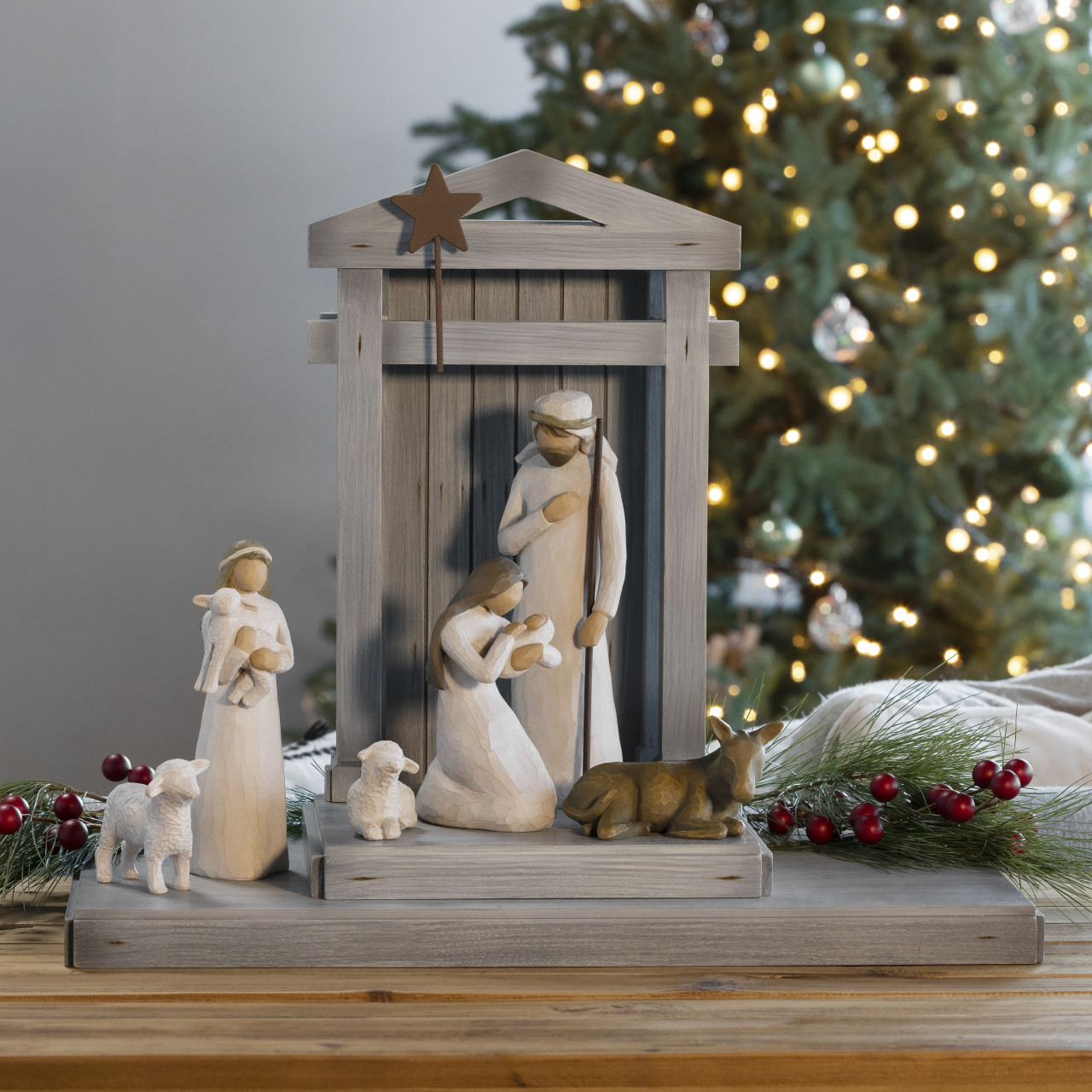 Nativity Deluxe: Starter Figures plus Crèche, 7-piece Set thumbnail