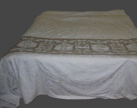 Crewel Embroidered Bed Runner Linen Table Runner, White on Beige #CWR16620