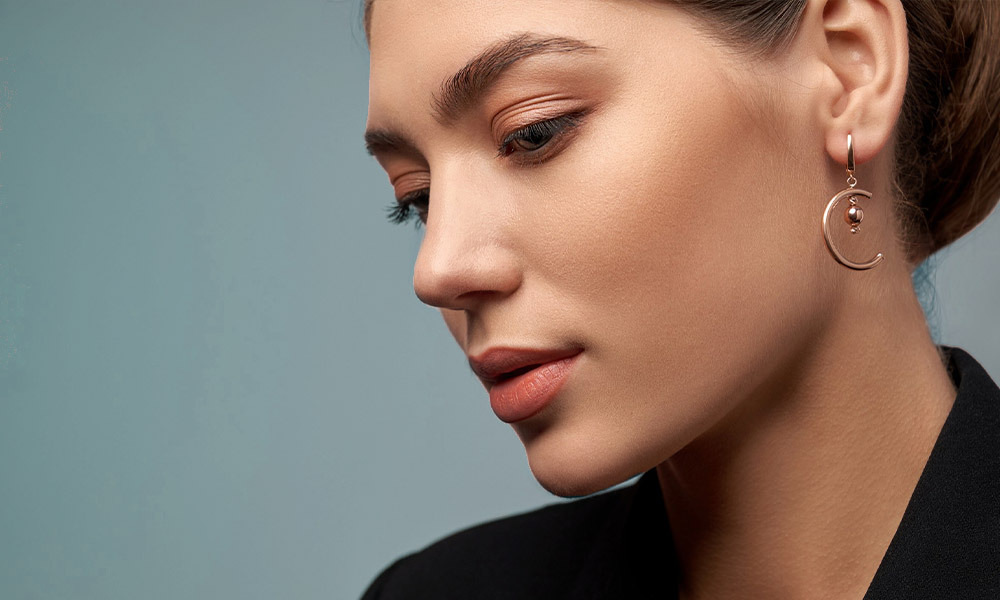 Perforación del lóbulo de la oreja en VeraFarmacia, en Cáceres