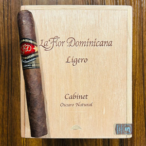 La Flor Dominicana - Ligero L-300 Cabinet Oscuro