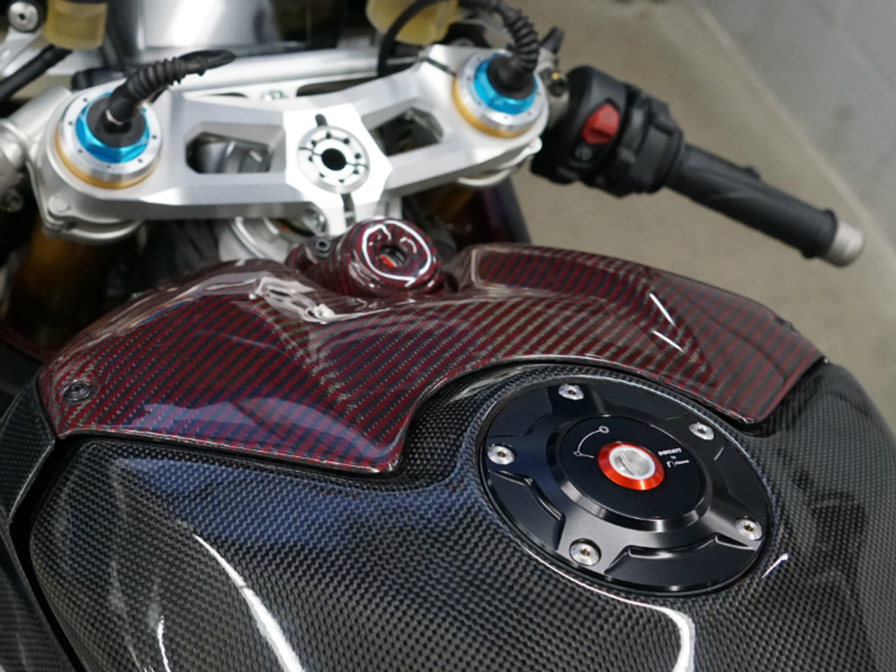 Ignition Guard in Black and Red Glossy Twill Weave Carbon Fiber for Ducati Panigale V4 installed with Tank Cover