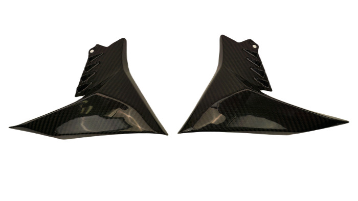 Side Panels in Glossy Twill Weave Carbon Fiber for Kawasaki Z900 2020-2024
