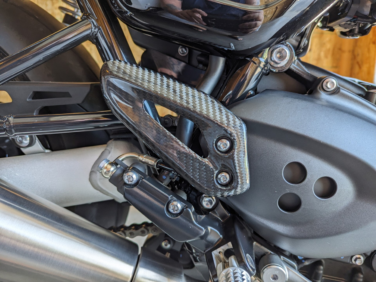 Heel Guards in Glossy Plain Weave Carbon Fiber for Triumph Speed Twin 2020+, fits Thruxton