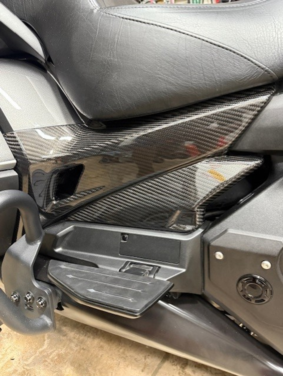 Underseat Fairings in 100% Carbon Fiber for Honda Honda Gold Wing GL1800 2018+  Underseat Fairings in 100% Carbon Fiber for Honda Honda Gold Wing GL1800 2018+