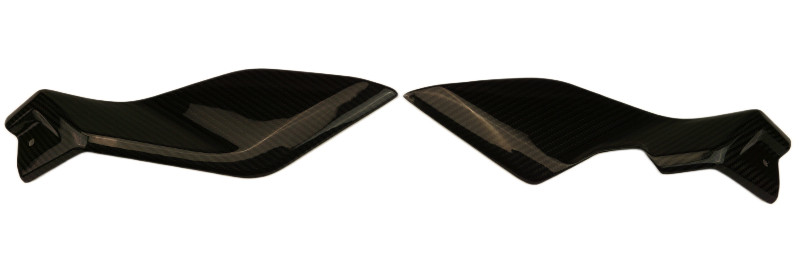 Under Tank Side Covers in Glossy Twill Weave Carbon Fiber for BMW R1300GS ADV 2025+