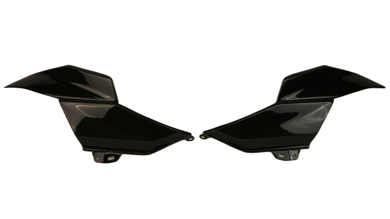 Upper Tank Side Panels in Glossy Plain Weave Carbon Fiber for BMW R1300GS

