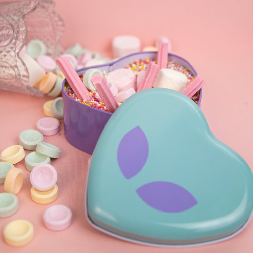 5031660 - Alien Heart-Shaped Metal Tin - 2 Pack