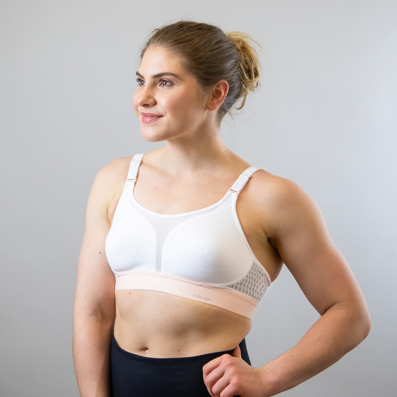 Triumph Triaction Extreme Lite N Non-Wired Sports Bra White (0003) 34A CS :  : Clothing, Shoes & Accessories