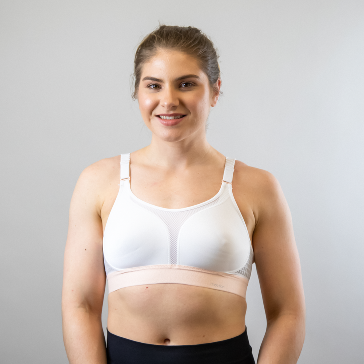 Triumph Triaction Extreme Lite N Non-Wired Sports Bra White (0003) 34A CS :  : Clothing, Shoes & Accessories