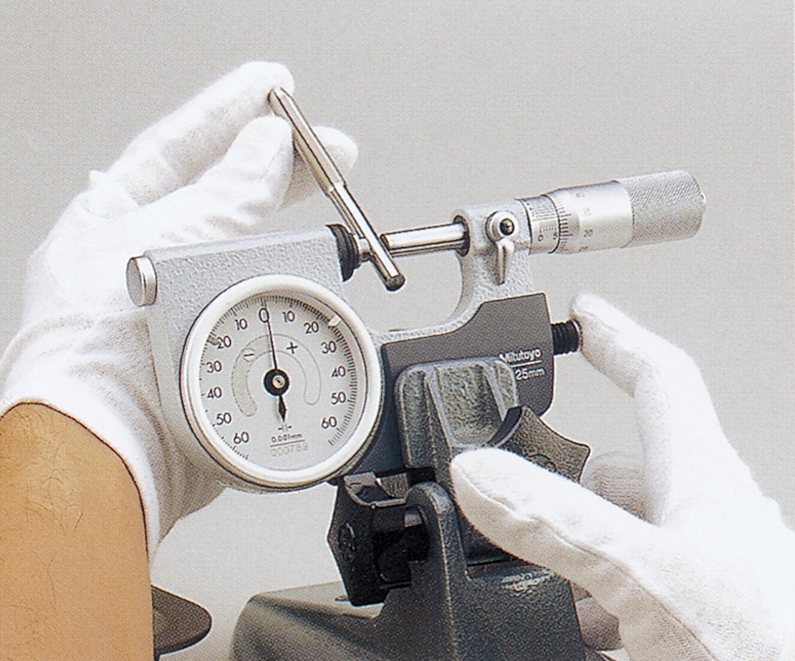 Mitutoyo Indicating Micrometer w/ Button Left, 0-25mm - 510-141