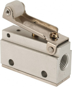 ARO Fluid Management 1/8" Inlet NPT 1/8" Outlet 3-Way 2-Position Manual Mechanical Air Valve 0.2 CV Rating, 0 to 150 psi M291RS - 31798960