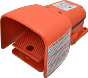 Linemaster Switch 1 Treadle, 20 Amp, 1 hp, Momentary (MO), DPDT, Electric Foot Switch 13, 2 & 4 NEMA Rated, IP56, Cast Iron, 9" Long x 5.88" Wide x 4-1/2" High 532-SWH - 54097134