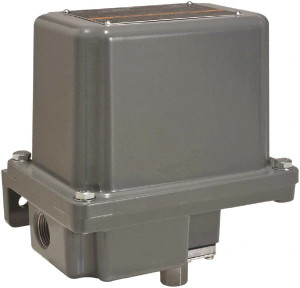 Square D 7 and 9 NEMA Rated, SPDT-DB, 3 to 150 psig, Electromechanical Pressure and Level Switch Adjustable Pressure, 120 VAC, 125 VDC, 240 VAC, 250 VDC, 1/4 (Fluid Connection), 1/2 Inch (Conduit) Connector, Screw Terminal 9012GAR5 - 59760983