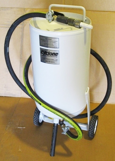Cyclone PT-100 Portable Pressure Blast System - PT-100 Cyclone PT-100 Portable Pressure Blast System - PT-100