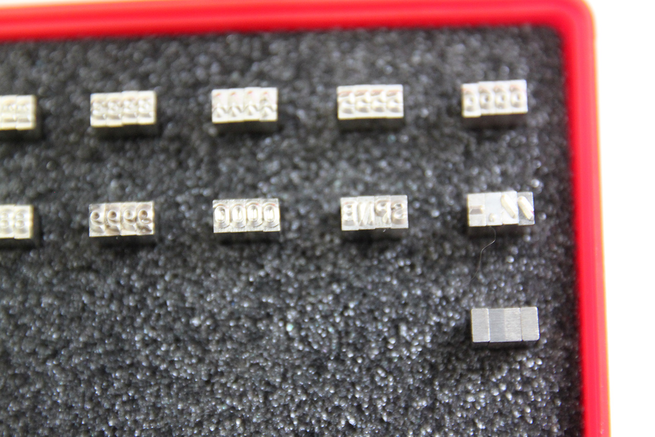 【3冊】 D.D.D. ディー・ディー・ディー #0001/0002/0003 Pryor 54 Piece Steel Type Number Marking Kit, 3 mm (1/8