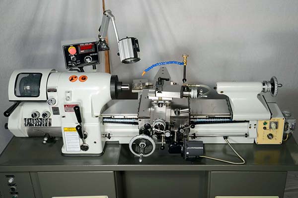 Victor Electronic Variable Speed Toolroom Lathe - V618EVS| Penn