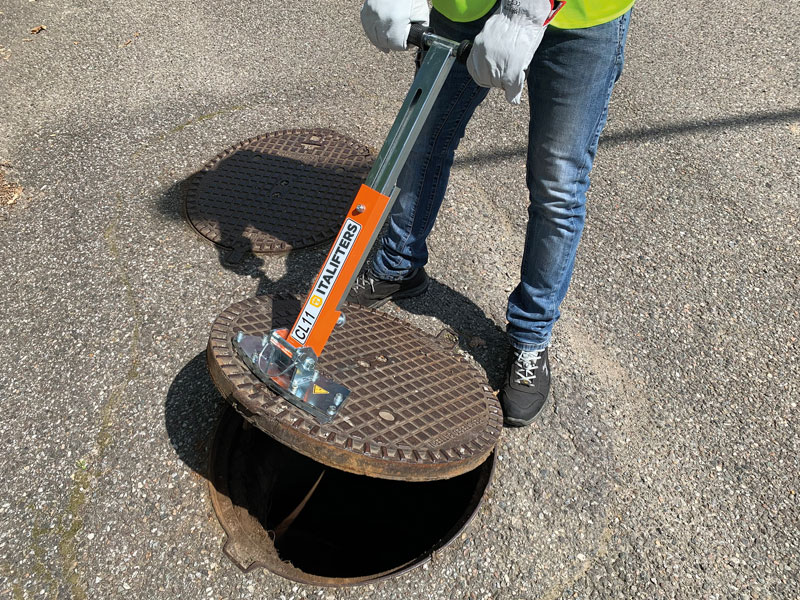 Manhole Lid Lifter - At Georgia Underground