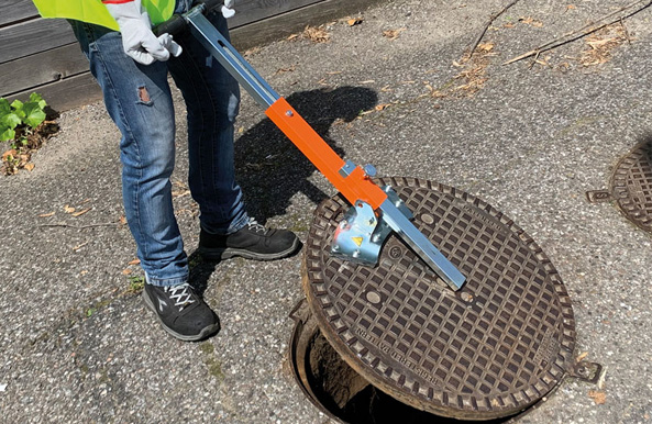 Manhole Lift System for easily placing and moving concrete structures