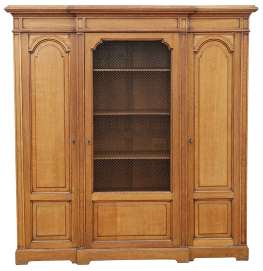 Antique c.1920 Large Light Oak Housekeeper’s Display Shelves Bookcase Cupboard (8924)