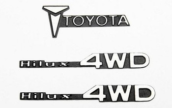 TOY 1/10 Metal Emblem for Tamiya Hilux Trail Finder TF2 RC4WD VVV-C0007 Mojave