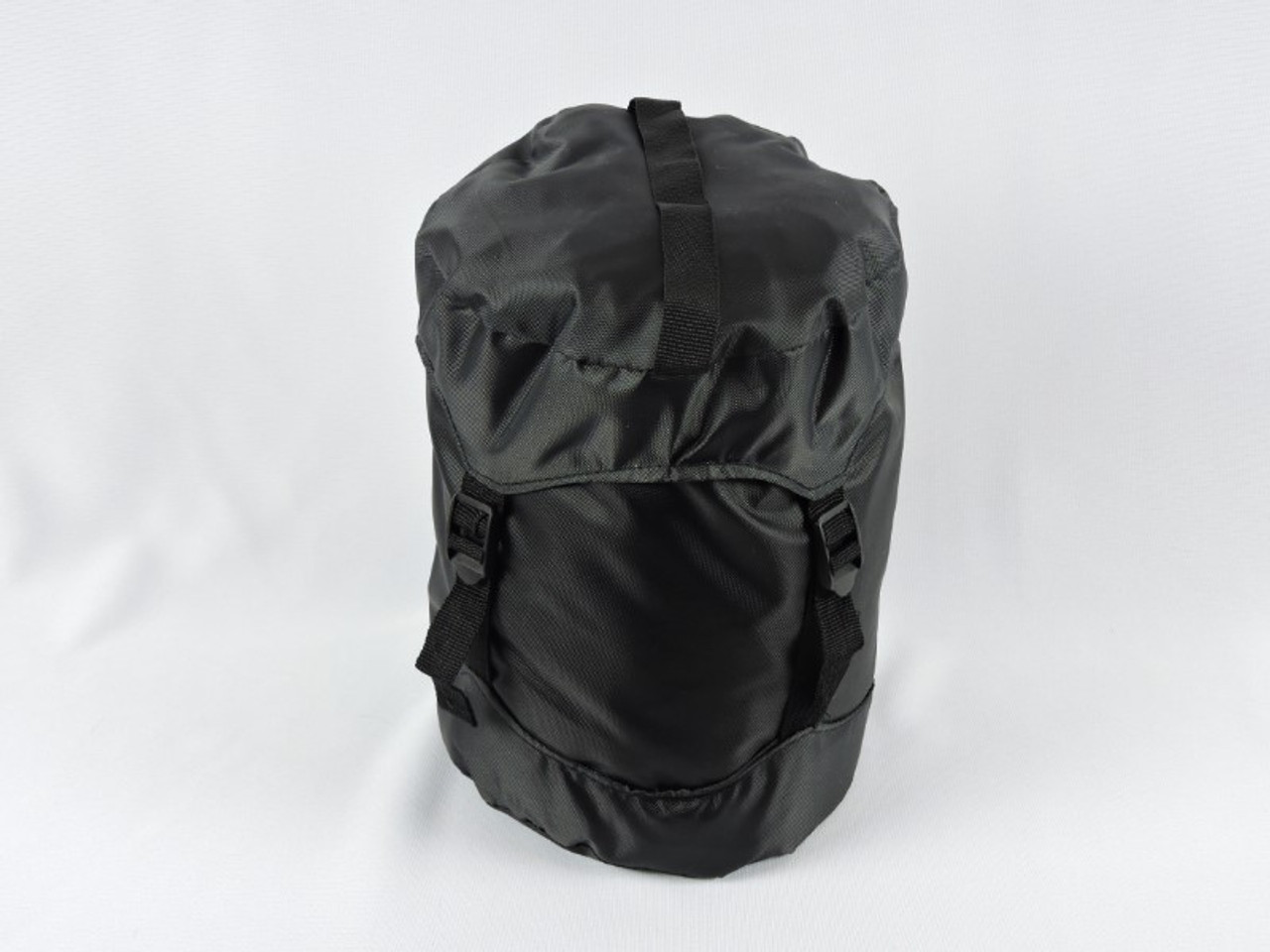 Sac de compression pratique et durable pour un rangement compact.