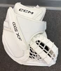 CCM Axis XF WH/WH/WH SR Catcher Full Right