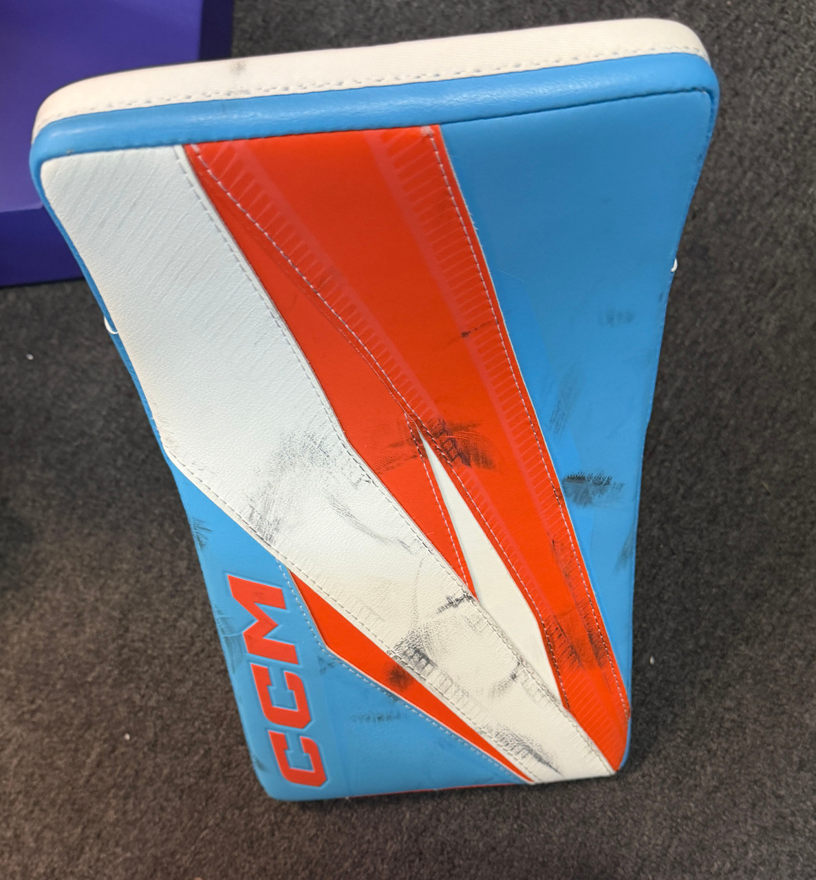 CCM AXIS XF 34+1 Regular Senior Glove & Blocker Full Demo Set