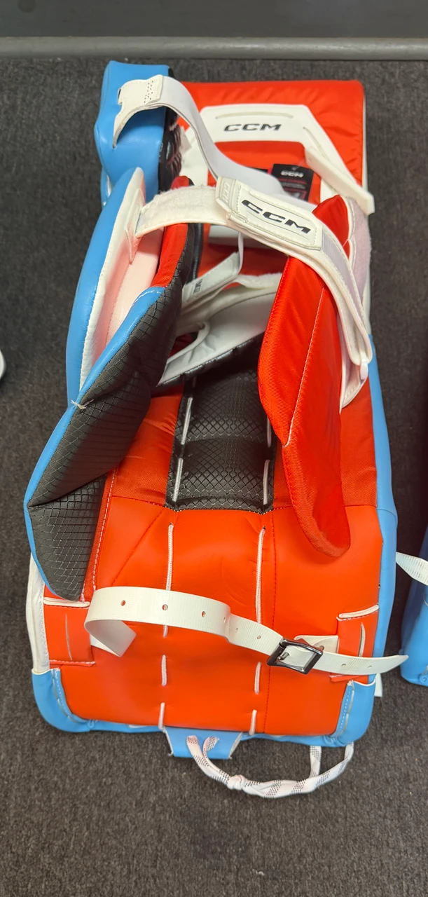 CCM AXIS XF 34+1 Regular Senior Glove & Blocker Full Demo Set