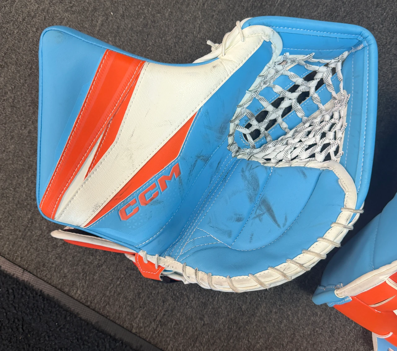 CCM AXIS XF 34+1 Regular Senior Glove & Blocker Full Demo Set