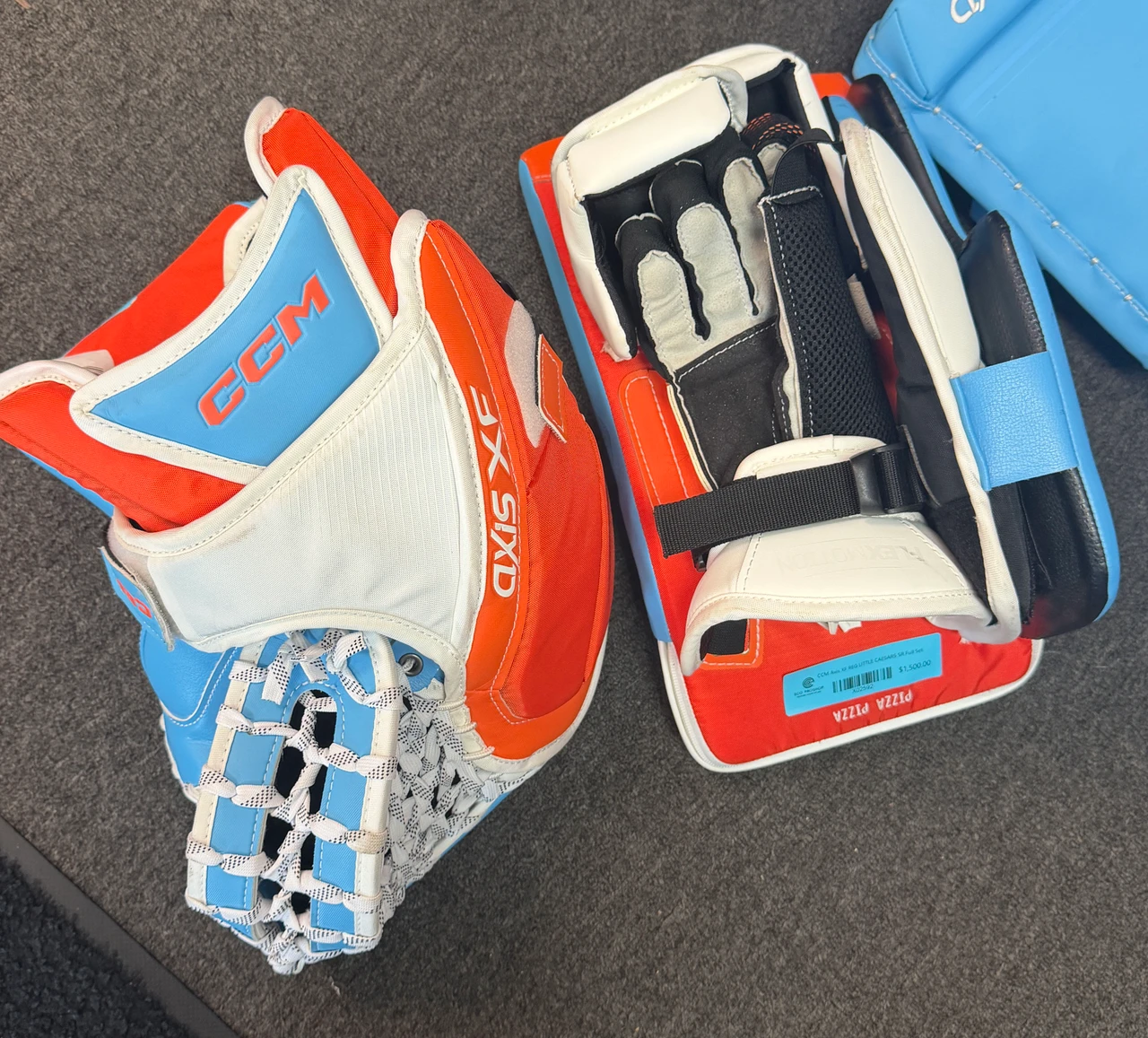 CCM AXIS XF 34+1 Regular Senior Glove & Blocker Full Demo Set