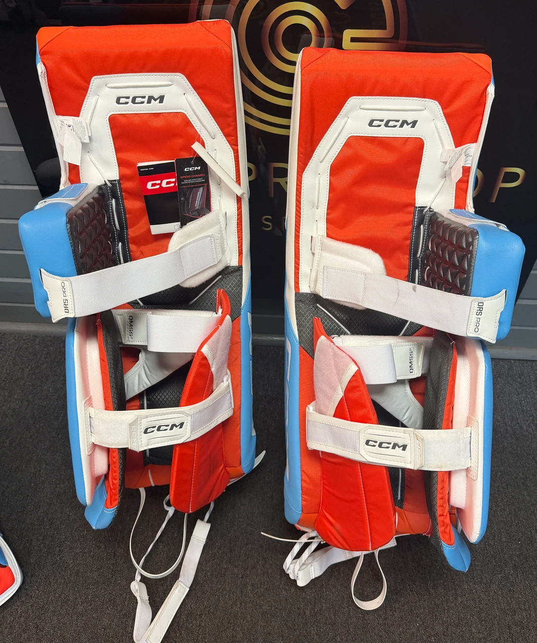 CCM AXIS XF 34+1 Regular Senior Glove & Blocker Full Demo Set