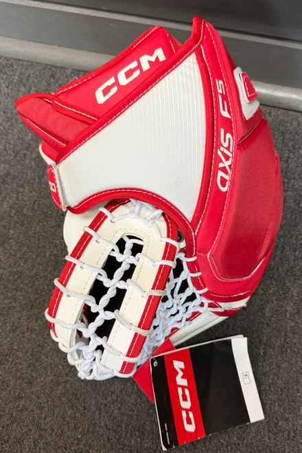 CCM Axis F5 RED/WHITE JR Catcher Regular Hand