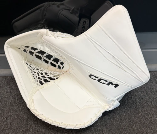 CCM Axis XF WH/WH/WH SR Catcher Full Right