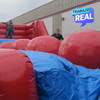 Esferas rojas inflables para eventos en el exterior