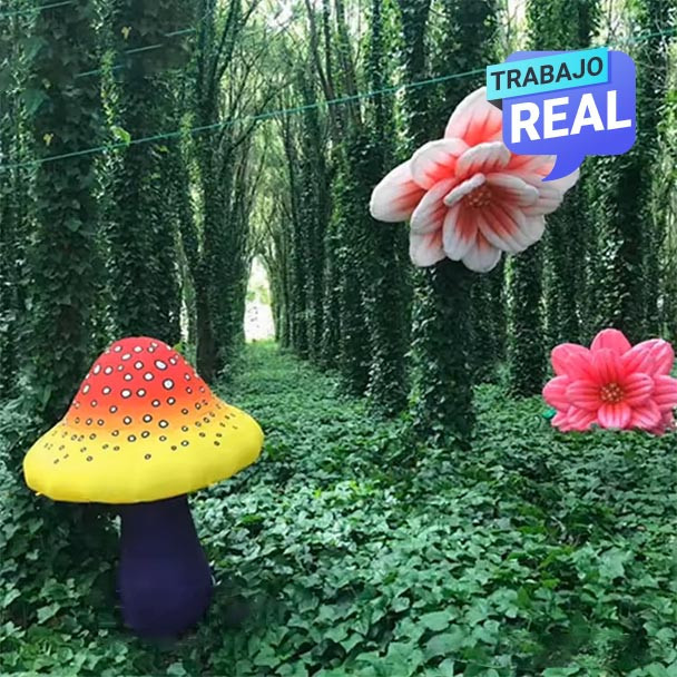 Escenografía de hongos inflables iluminados