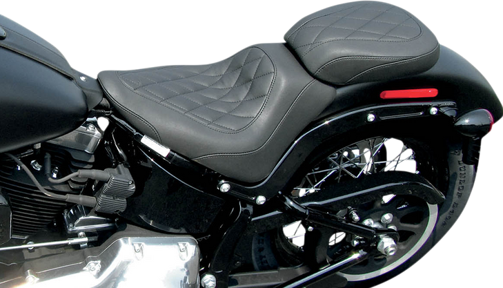 Mustang Wide Tripper Rear Seat - Diamond - Black 76763