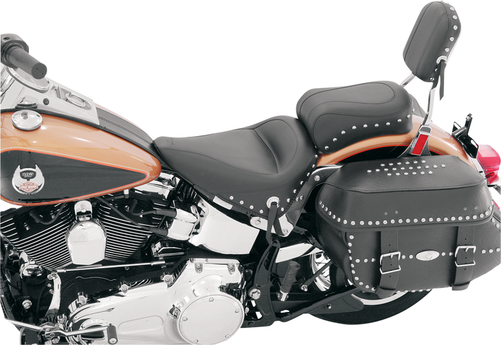 Mustang Solo Studded Seat - Flst '00-'17 76174