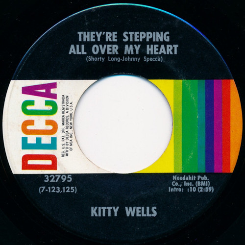 Kitty Wells - They're Stepping All Over My Heart / Your Old Love Letters (7", Single)