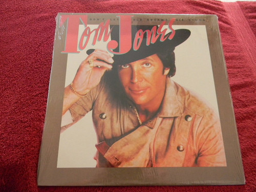 Tom Jones - Don't Let Our Dreams Die Young (LP, Album, Club)